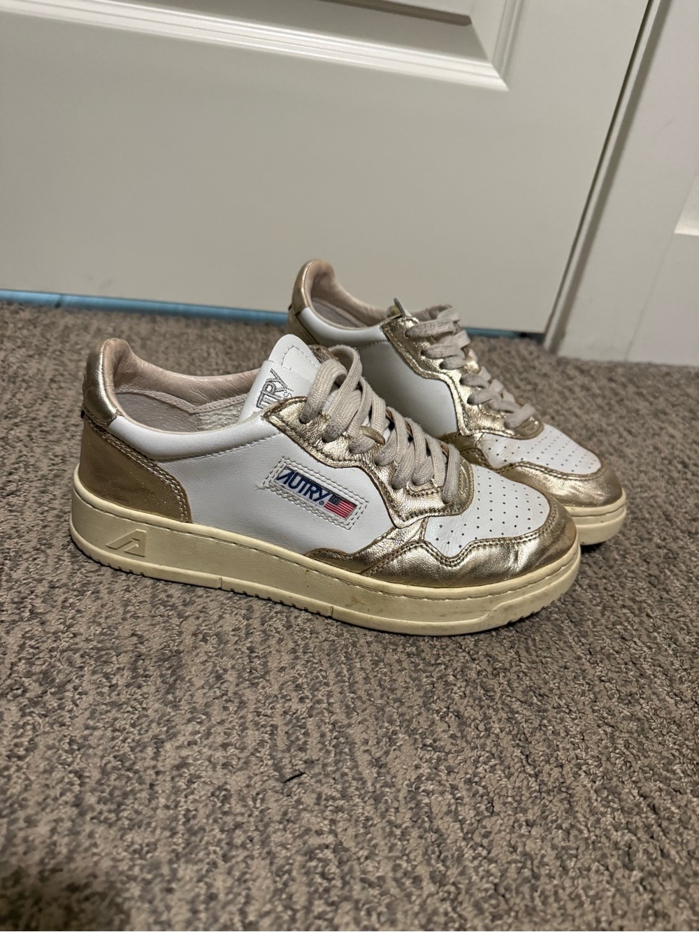 Womens Low-Top Sneakers in White and Metallic Gold